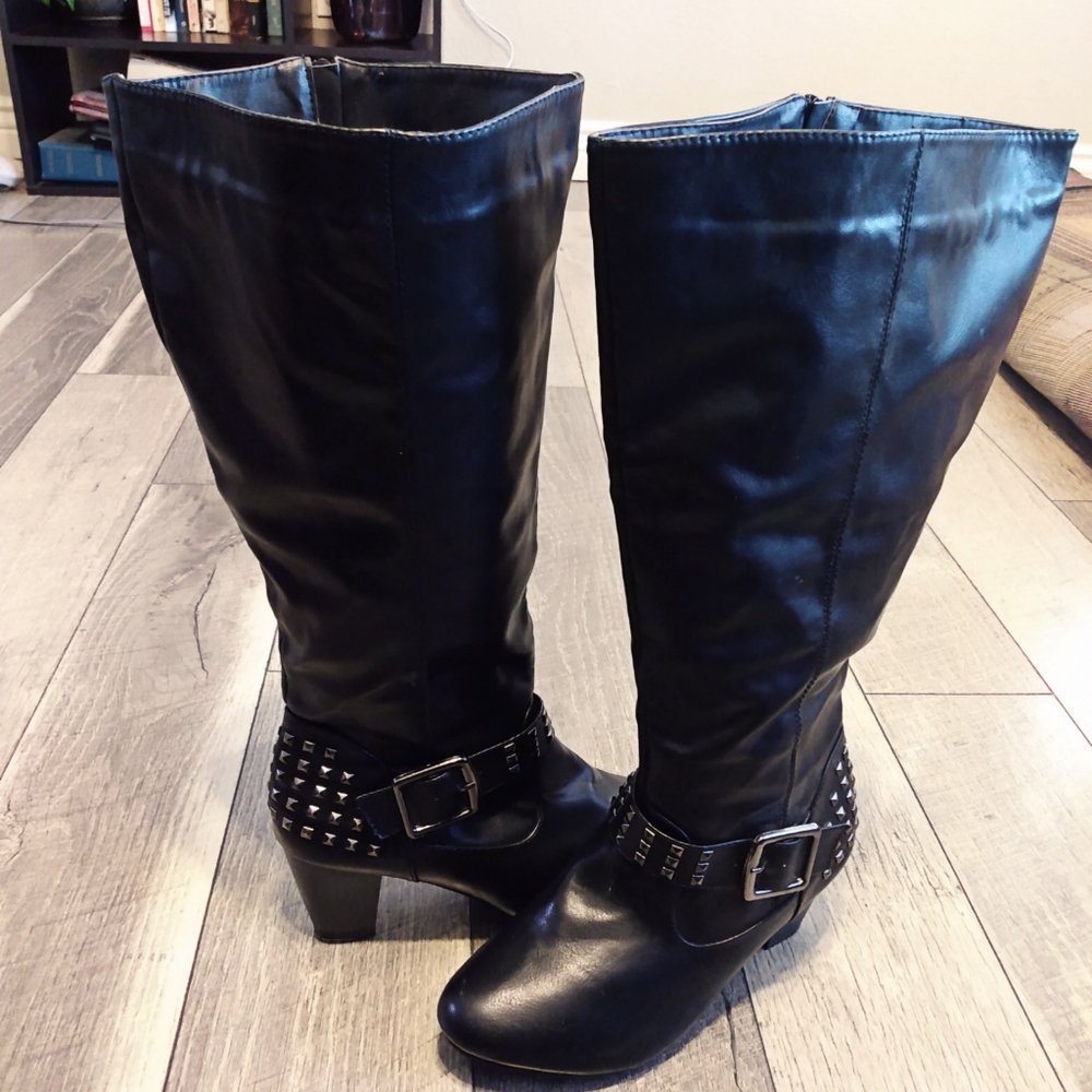 Torrid black knee high boots sz 9